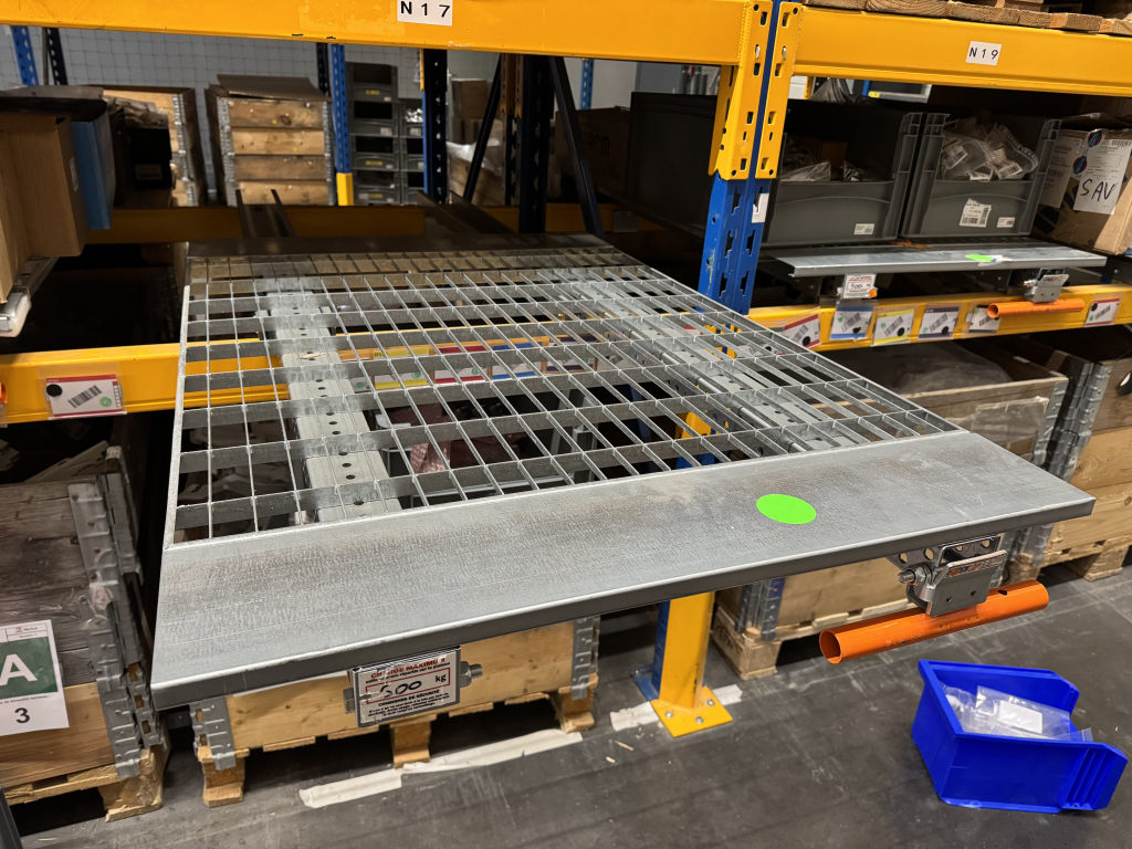 Tiroir à palette STOCK 3P qui sort des racks