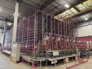 Lire la suite à propos de l’article Arrivage d&rsquo;un palettier automatisé pour boites et caisses plastiques