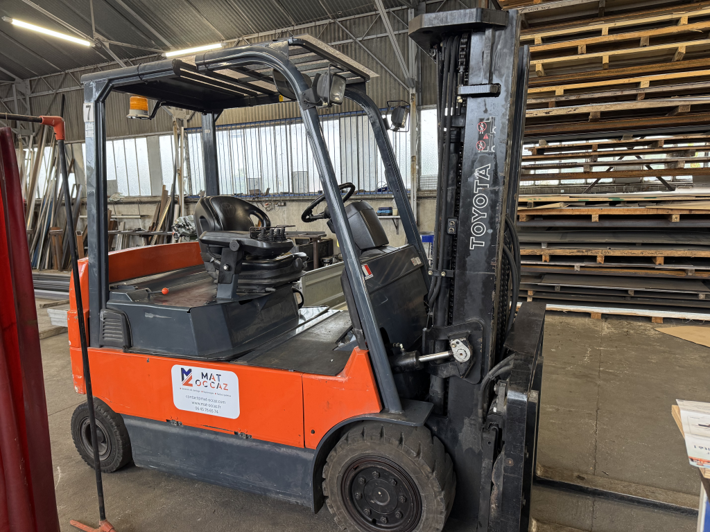 Photo du chariot élévateur de profil