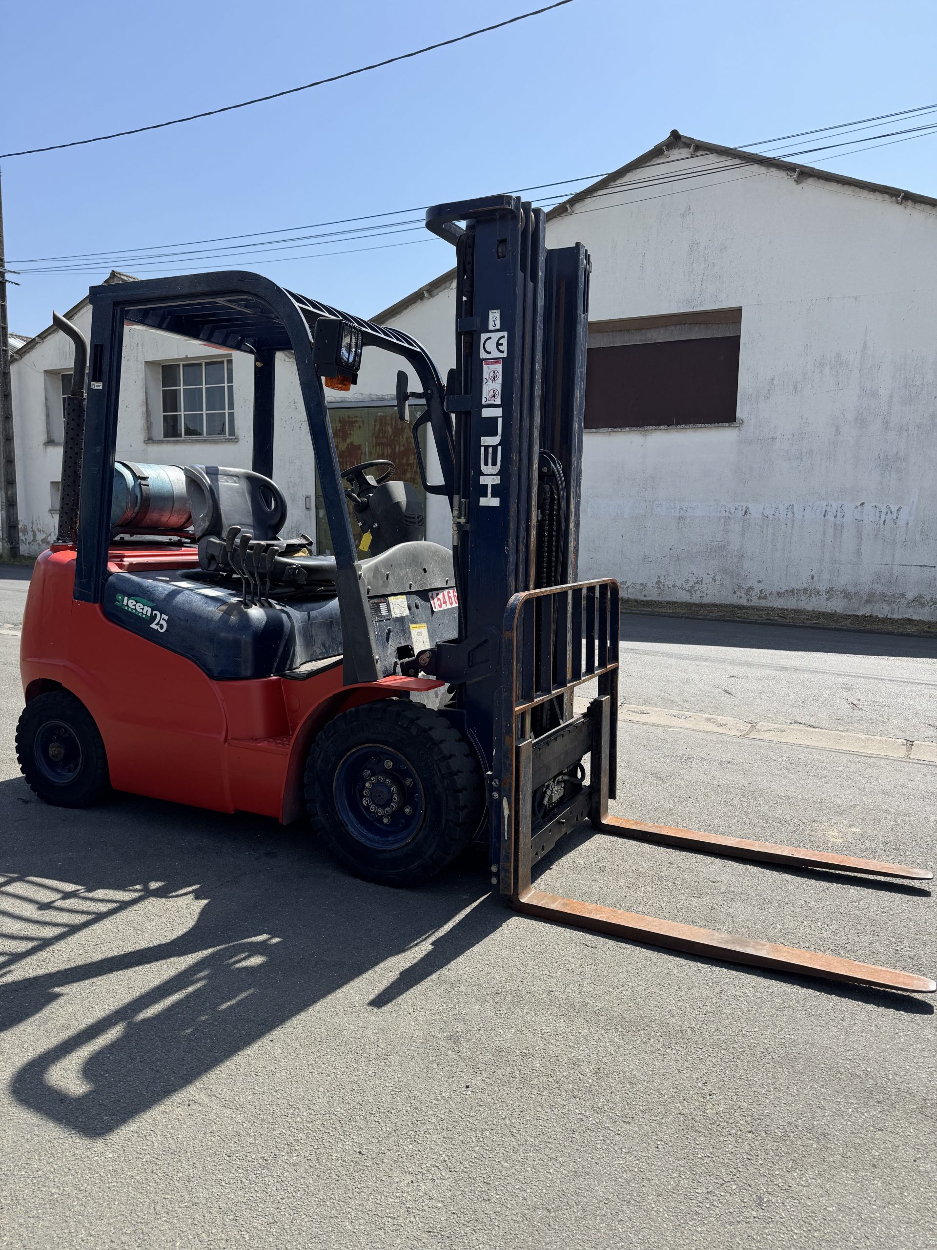 Lire la suite à propos de l’article Arrivage d’un chariot élévateur HELI gaz 2,5t