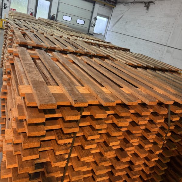 Caillebotis bois dans un entrepôt