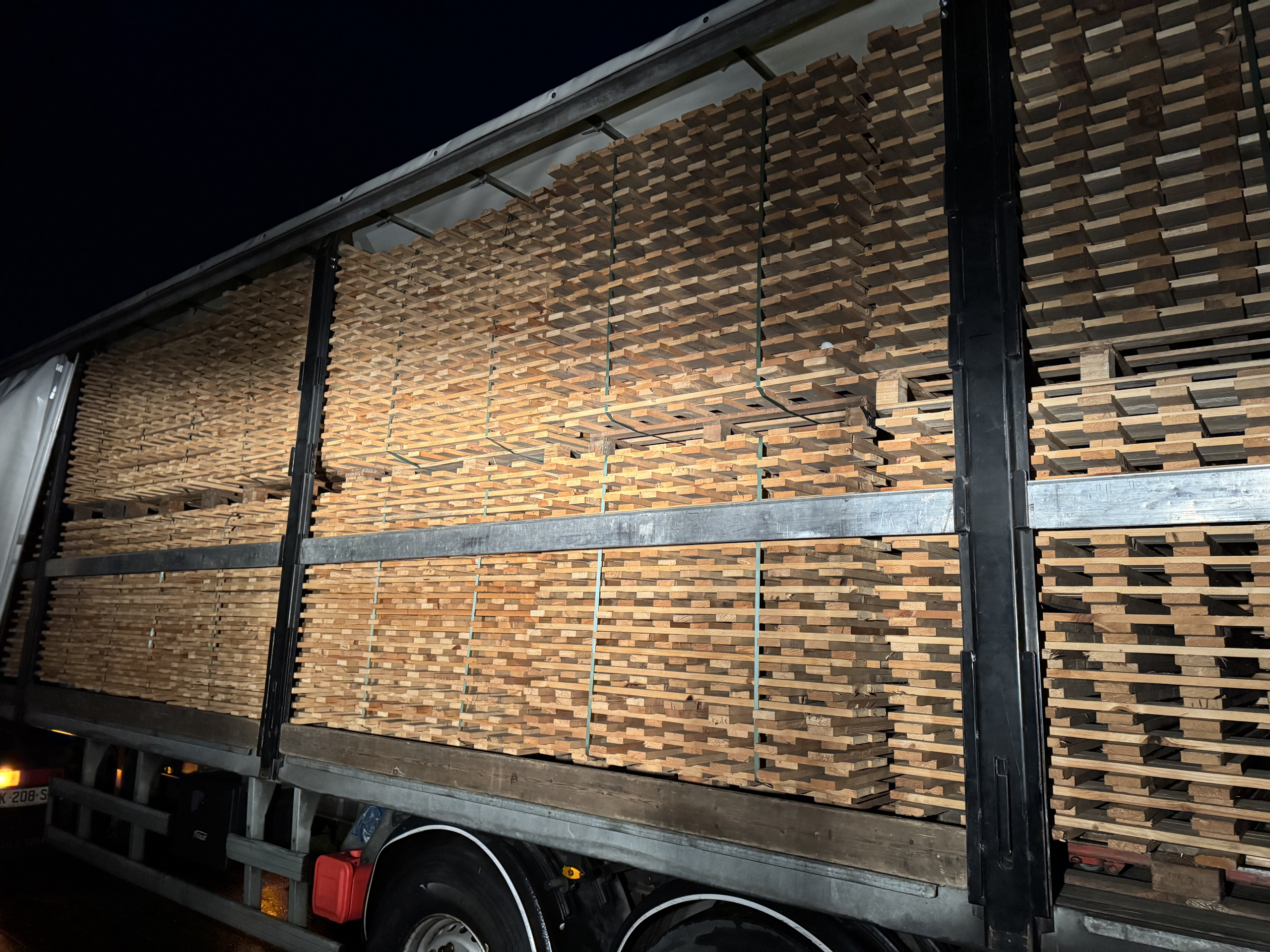 Lire la suite à propos de l’article Arrivage de caillebotis bois 1350 x 1000 mm