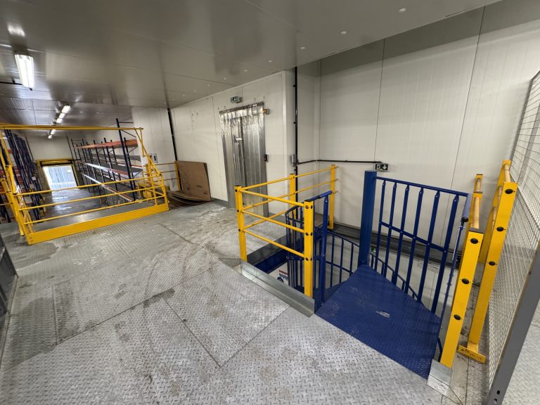 Vu sur le sol de cette mezzanine