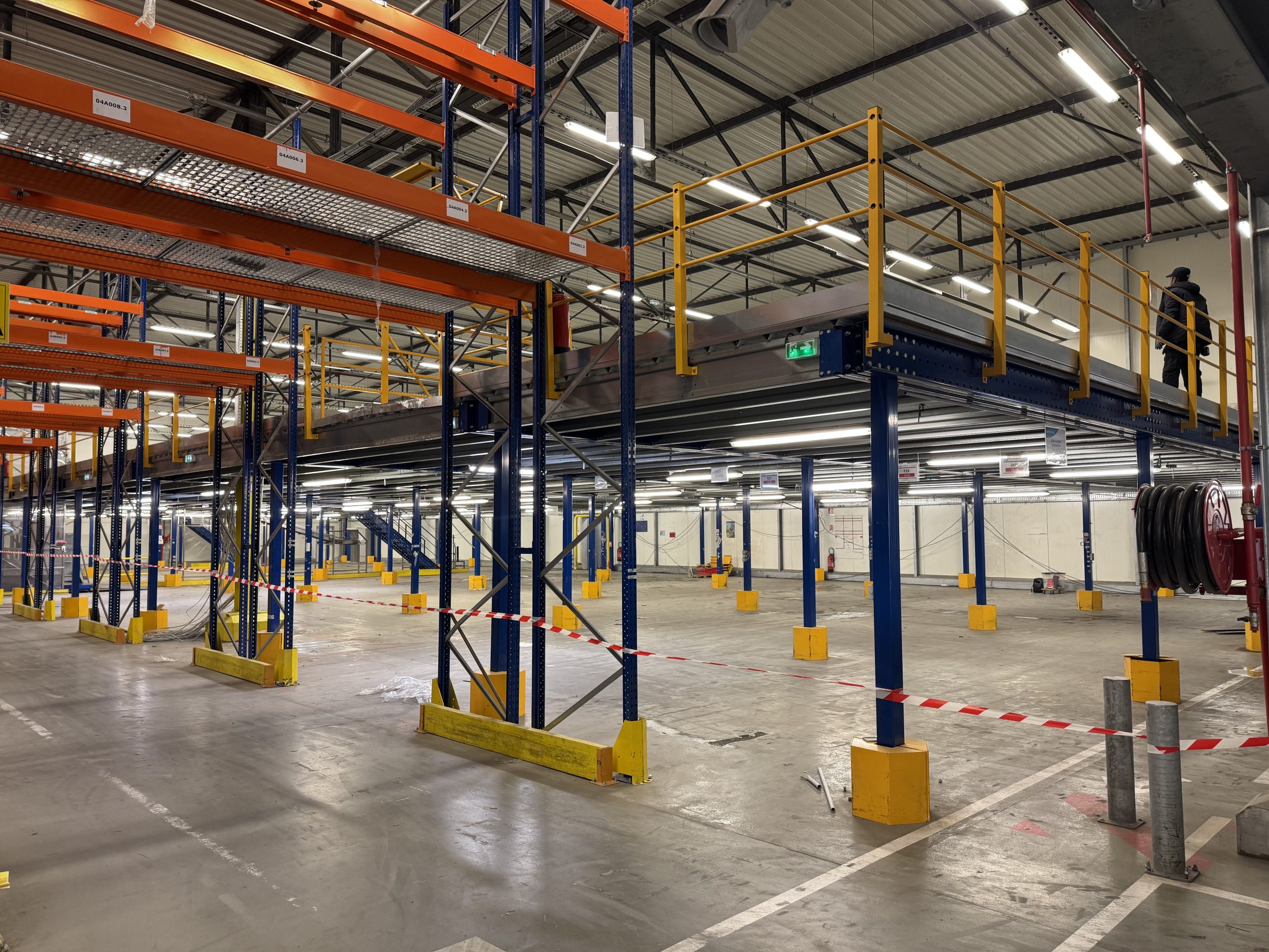 Lire la suite à propos de l’article Arrivages d’une mezzanine de 944m2 METALOG