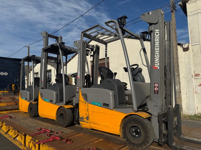 3 chariots sur port char